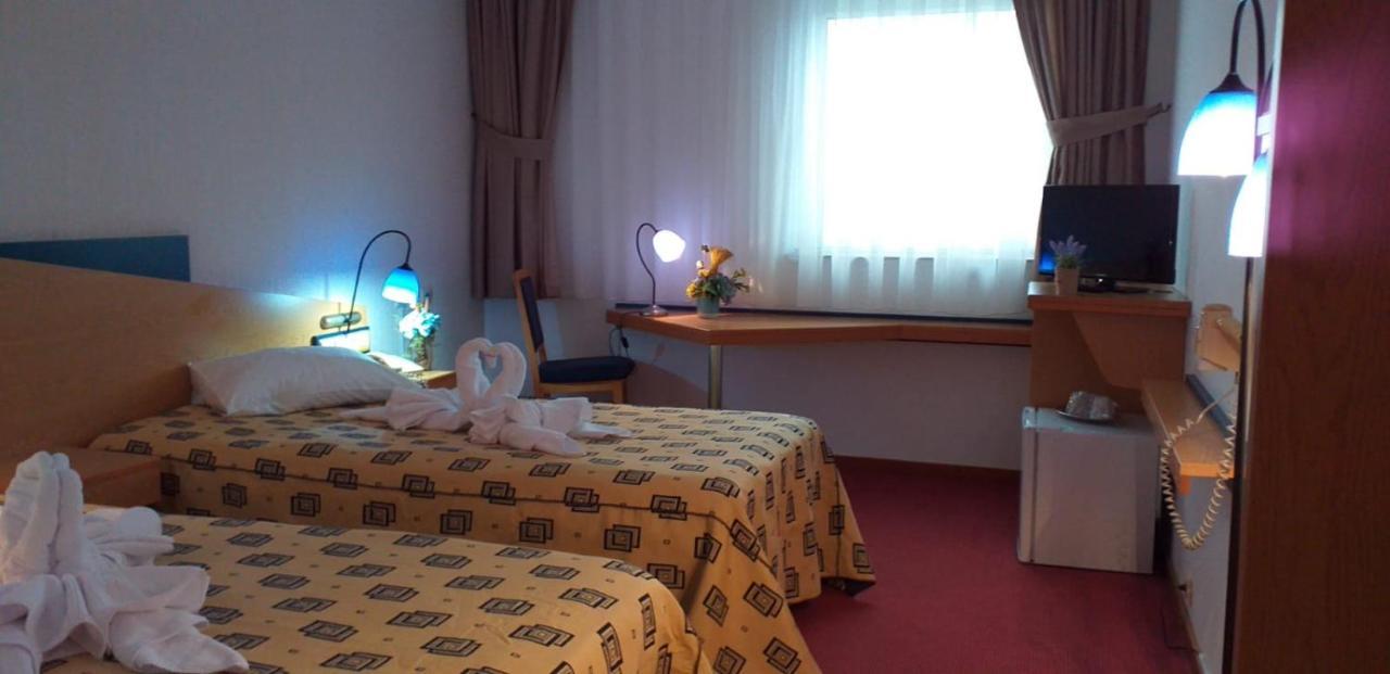 Iris Hotel Bors Esterno foto