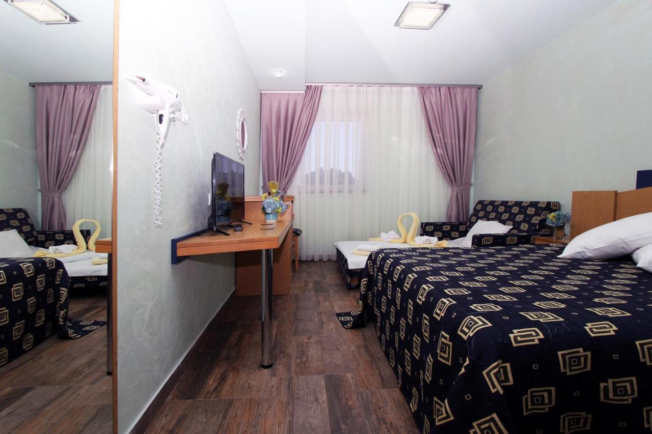 Iris Hotel Bors Esterno foto